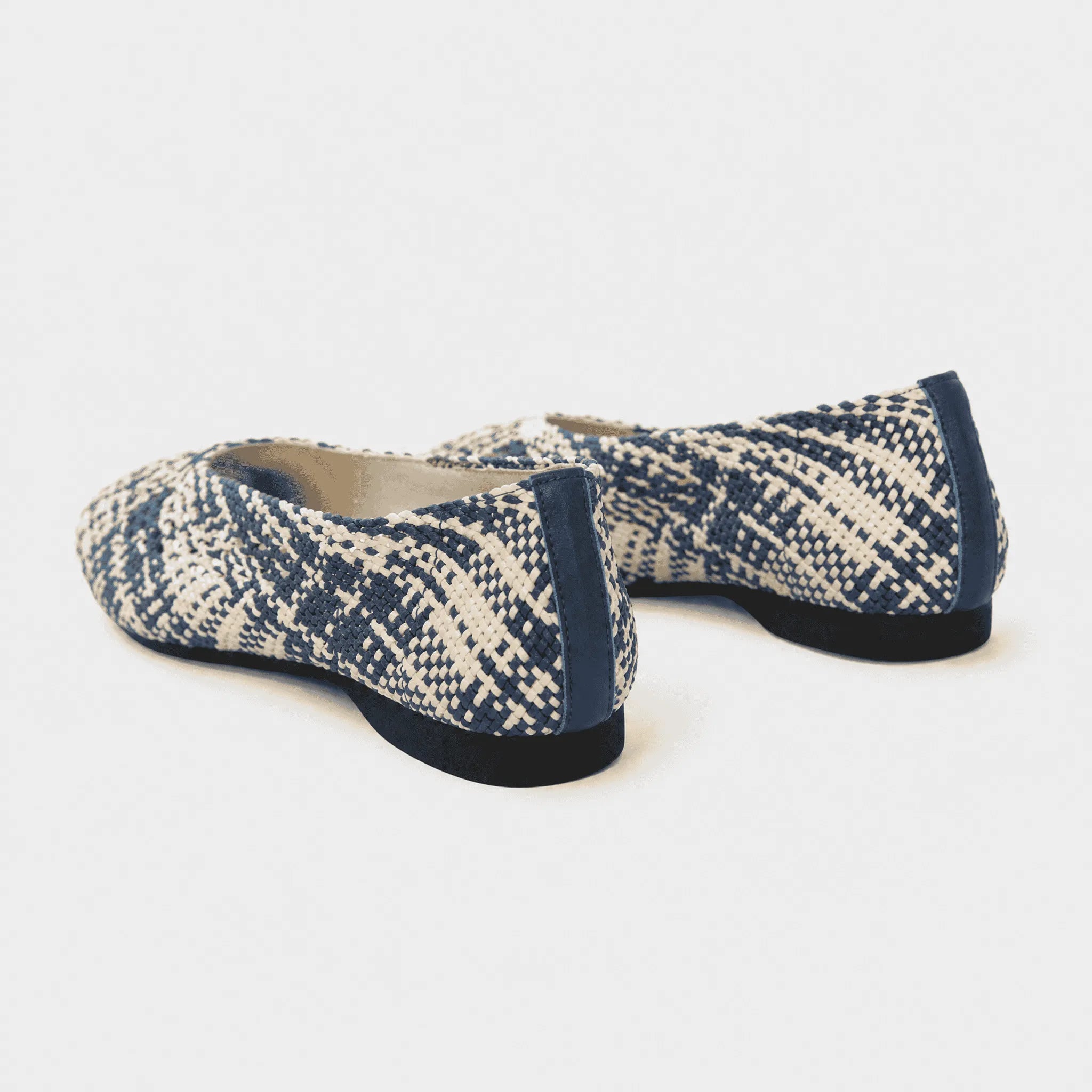 【Pre-Order】Plaid鏤空方頭鞋：藍白格紋、輕盈涼感  | Plaid Hollow-Out Square-Toe Flats