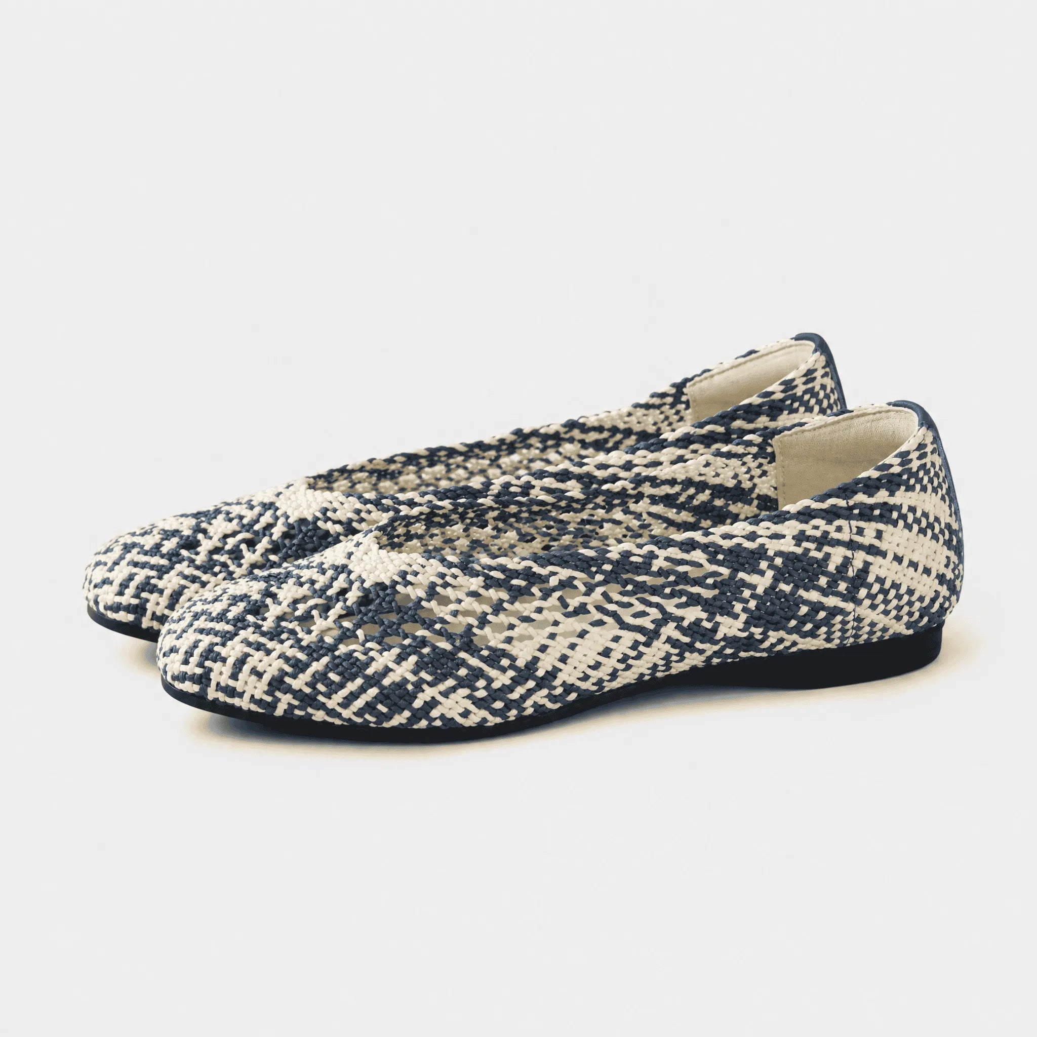 【Pre-Order】Plaid鏤空方頭鞋：藍白格紋、輕盈涼感  | Plaid Hollow-Out Square-Toe Flats