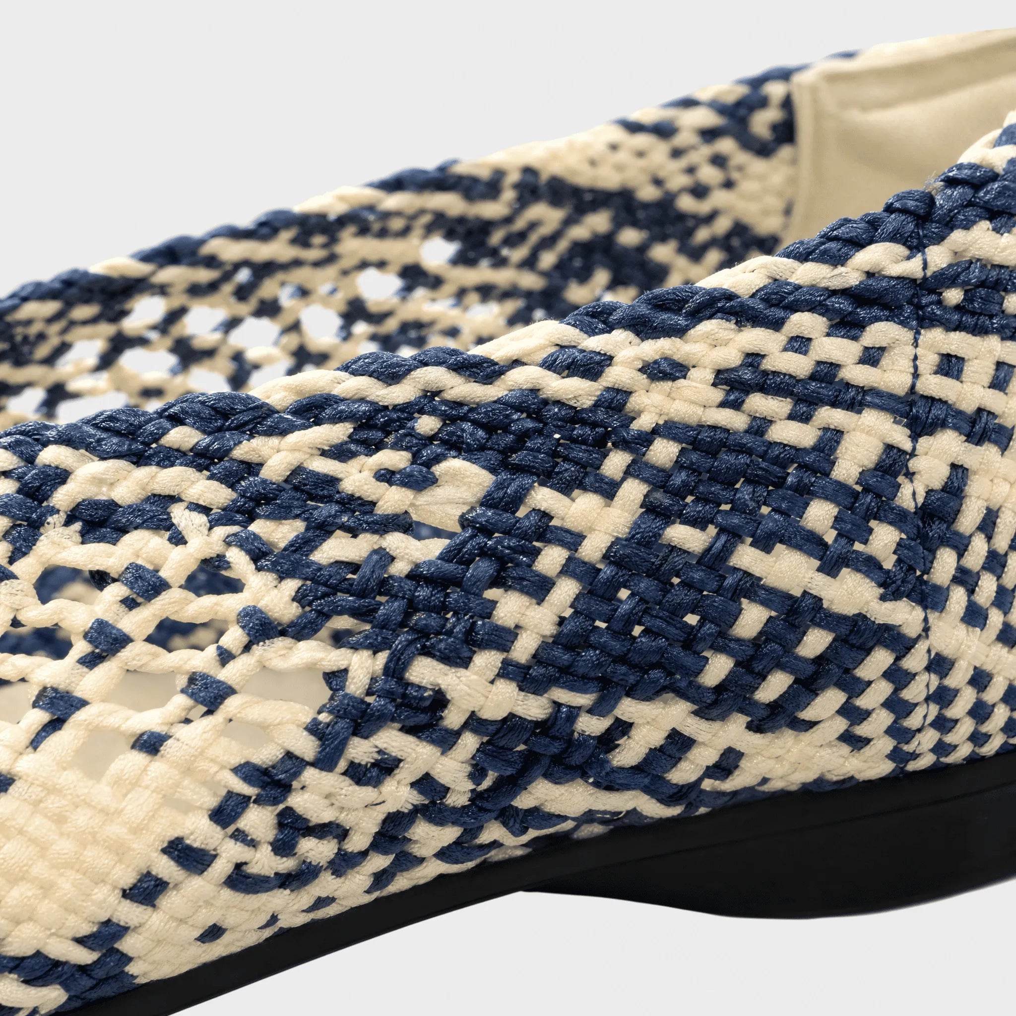 【Pre-Order】Plaid鏤空方頭鞋：藍白格紋、輕盈涼感  | Plaid Hollow-Out Square-Toe Flats