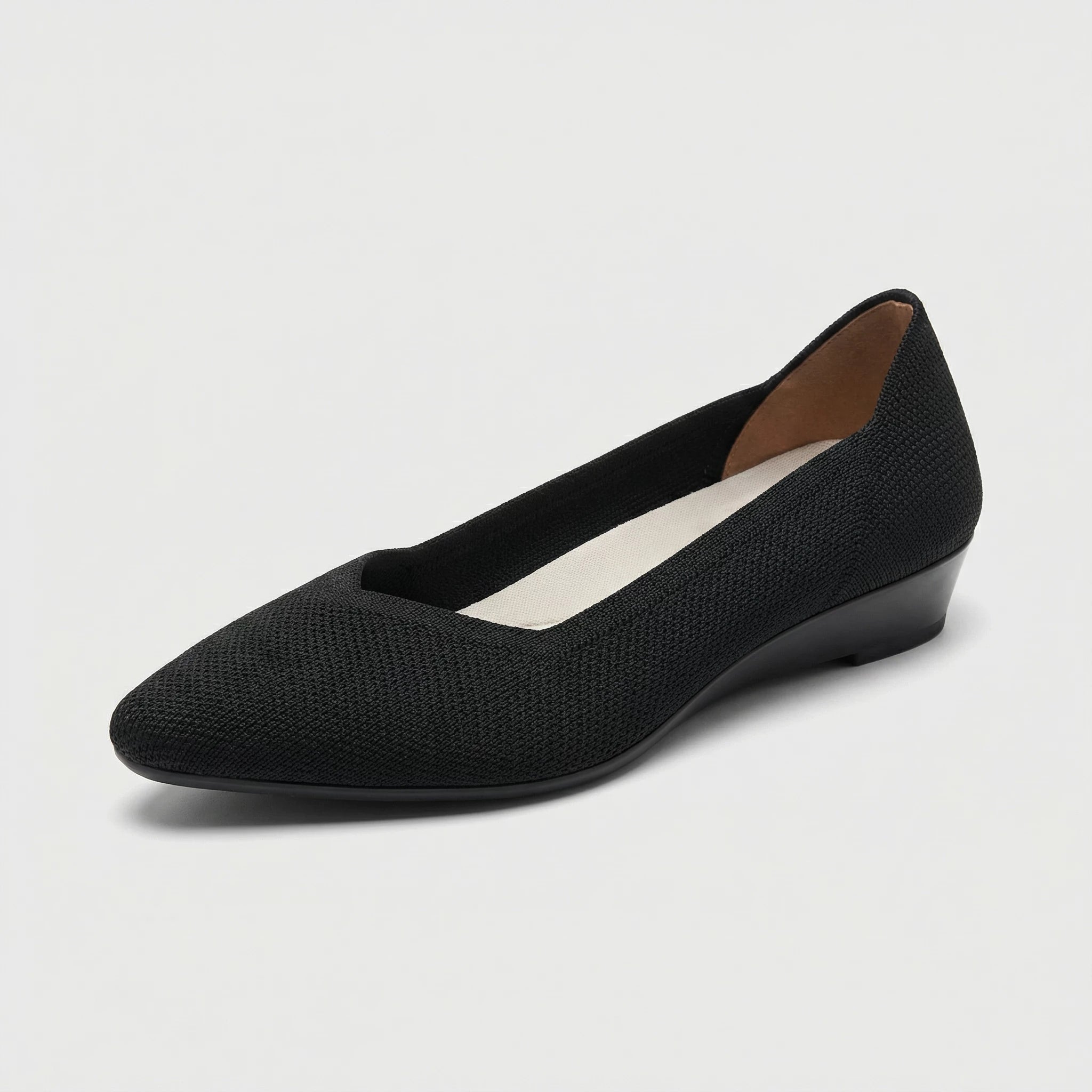 黑色尖頭小坡跟休閒鞋｜Velora