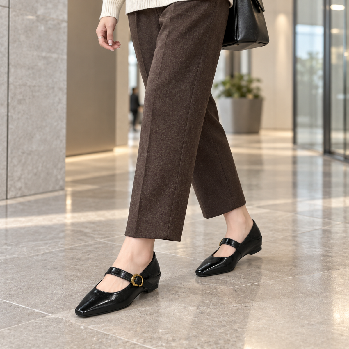 Tessa 方頭單帶低跟鞋（黑色）